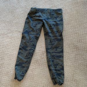 MONROW green camo sweatpants. Never worn!